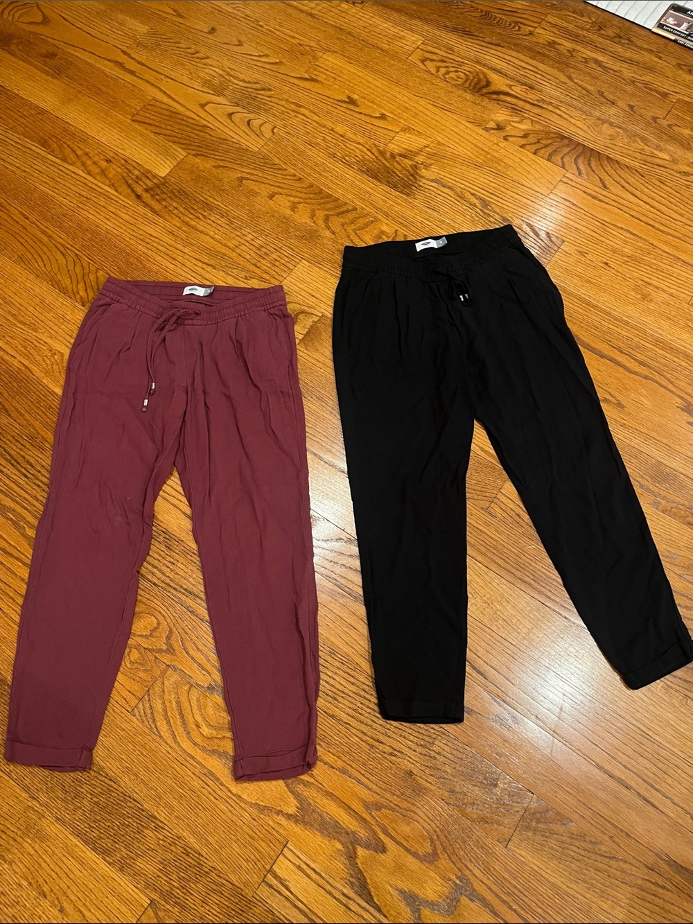Old Navy women XS TP (2) jogger pants one in black and other in maroon.